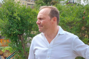 Sachsens Umweltminister Wolfram Günther (Grüne) - hier bei einem Termin bei Annalinde in Leipzig