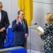 2. Sitzung des 21. Deutschen Bundestages: Bundesminister des Innern Alexander Dobrindt (m), CDU/CSU, MdB, bei seiner Vereidigung durch Bundestagspräsidentin Julia Klöckner (r), CDU/CSU, MdB. Abgebildete Personen: Merz, Friedrich; Klöckner, Julia; Dobrindt, Alexander