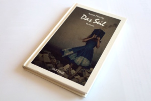 Anna Herzig: Das Seil. Foto: Ralf Julke